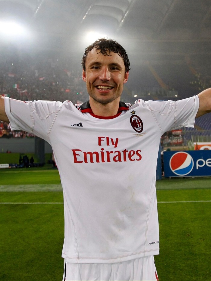 开云体育官网-米兰老照片回顾范博梅尔红黑岁月|AC米兰|ac米兰_新浪新闻