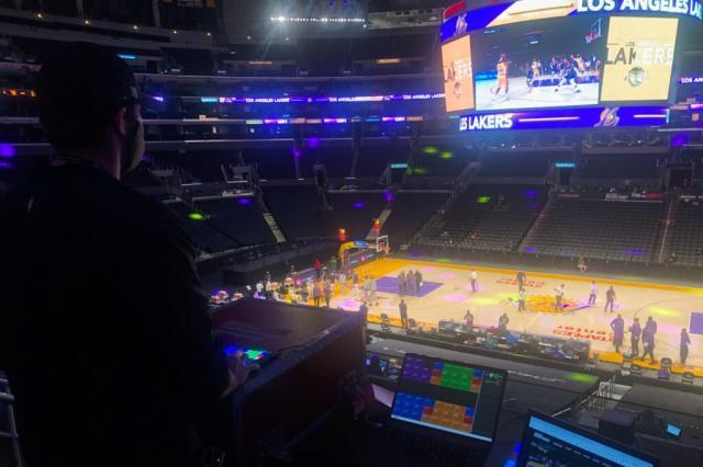 开云Kaiyun官网入口-空场比赛谁给球员们加油欢呼?走近NBA的“气氛组”